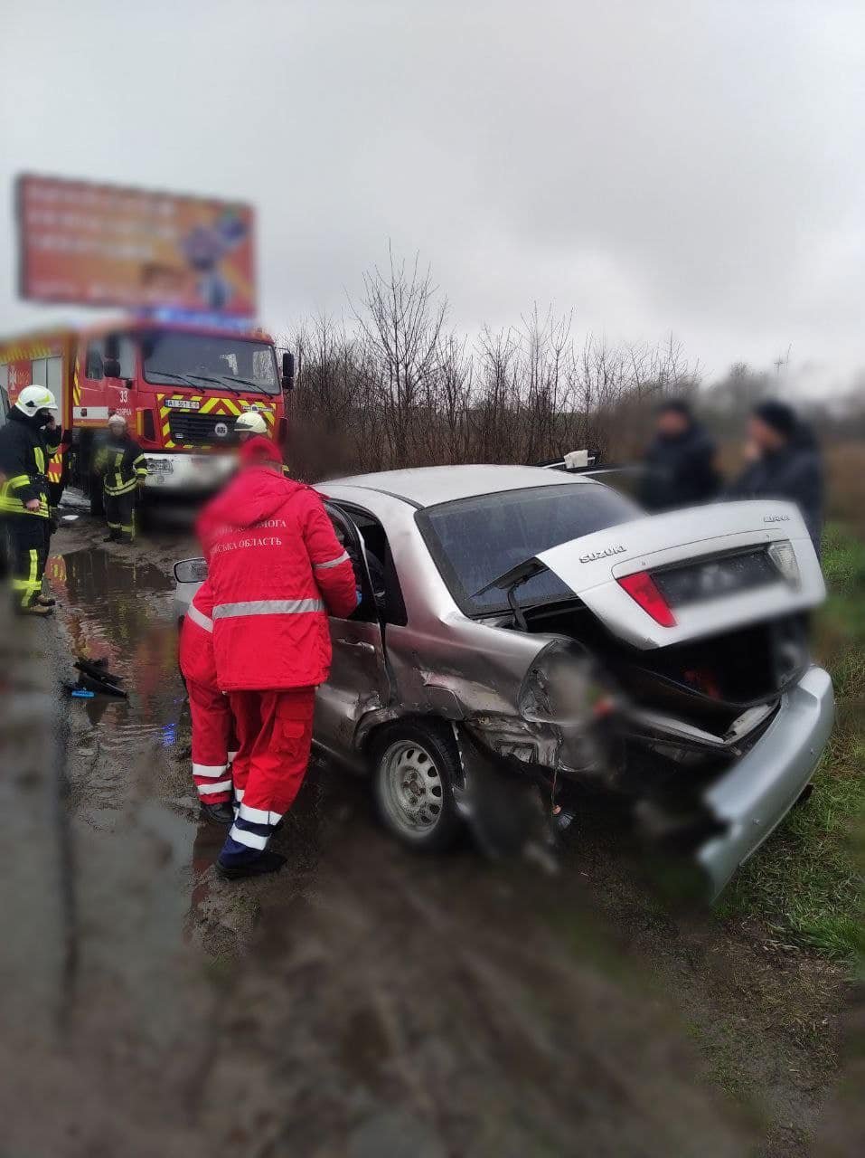 На Київщині зіштовхнулись «Audi» та «Suzuki»: в одному з авто затисло жінку 1
