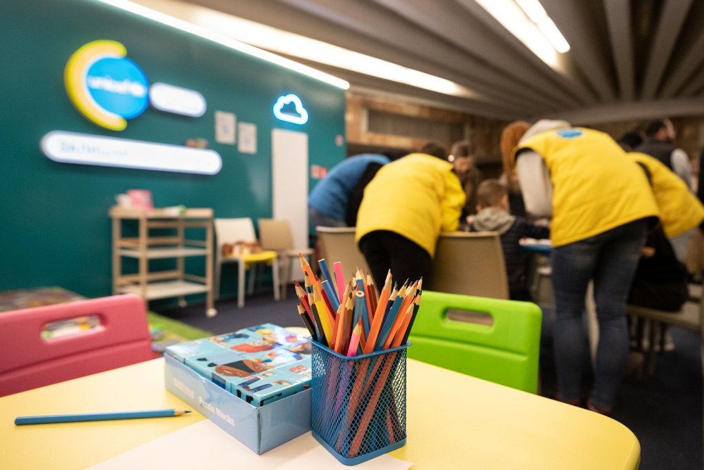 У Києві на станції метро дитячий куточок, де родини можуть перечекати повітряну тривогу 4