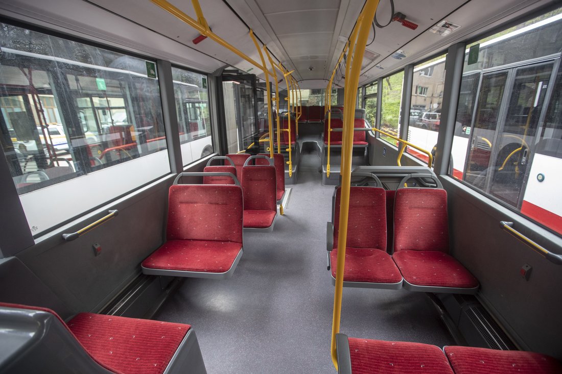 Київ від німецьких партнерів отримав чотири сучасних міських автобуси Mercedes 1