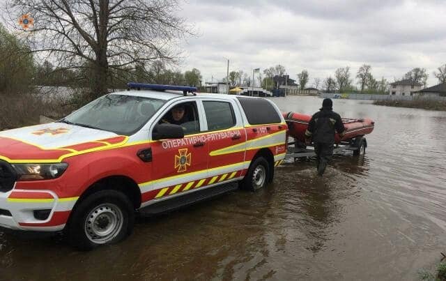 Як Київщина потерпає від підтоплень: рятувальники надають допомогу постраждалим 1