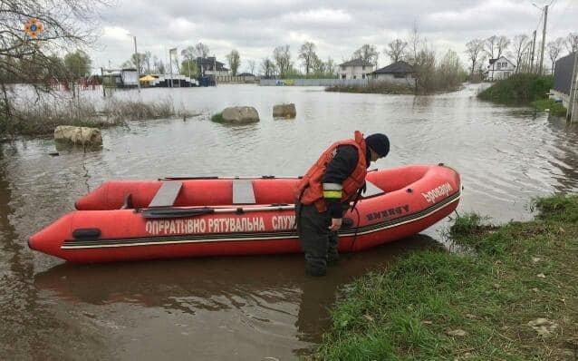 Як Київщина потерпає від підтоплень: рятувальники надають допомогу постраждалим 2