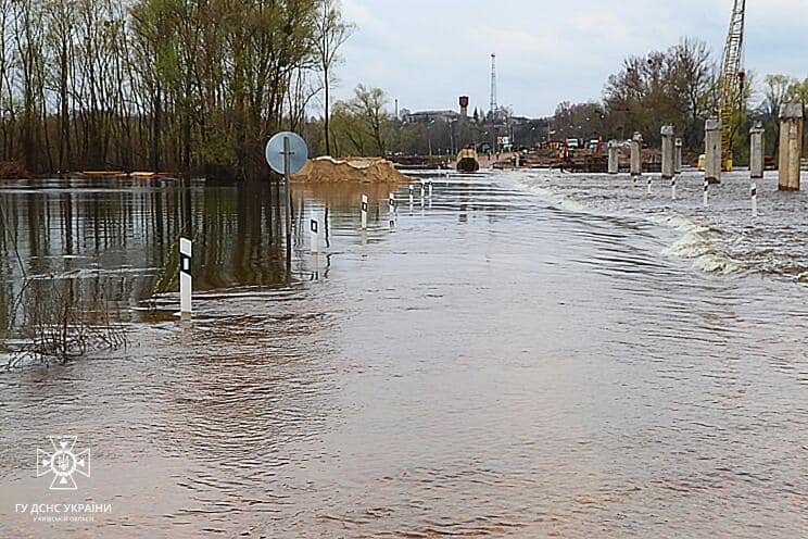 Як Київщина потерпає від підтоплень: рятувальники надають допомогу постраждалим 6