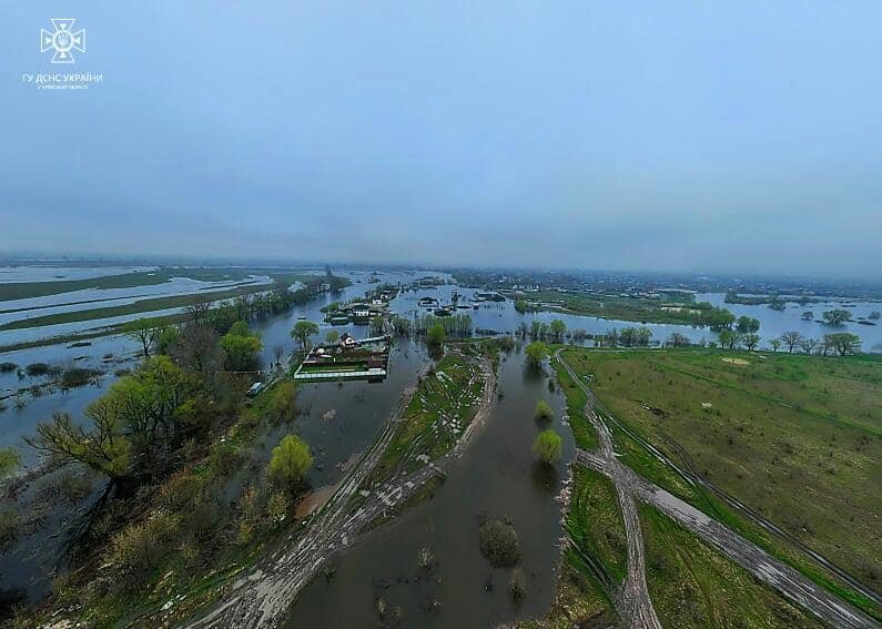 Наслідки водопілля: як зараз виглядає затоплене село на Київщині 4
