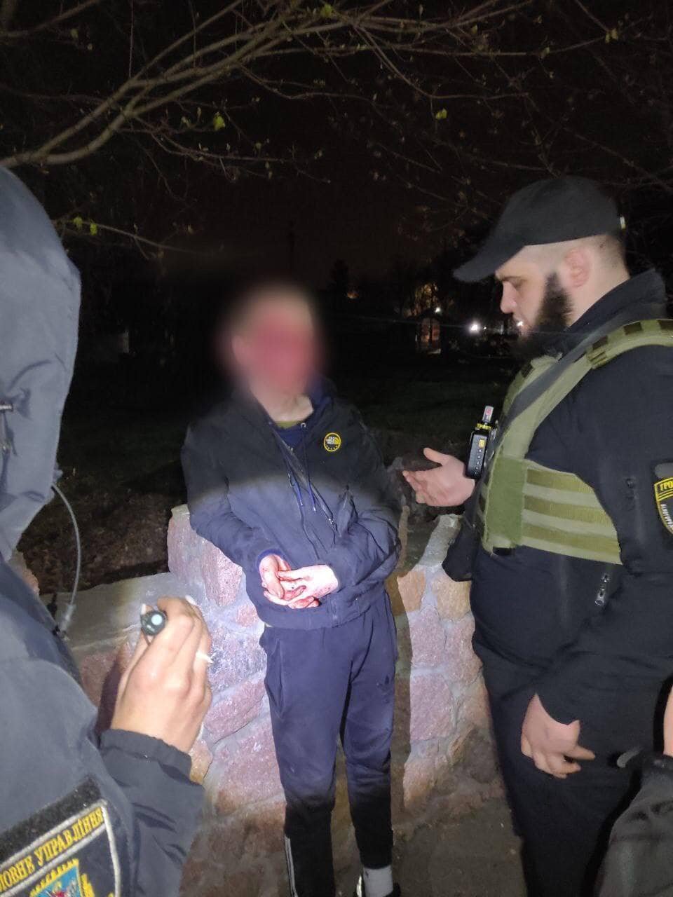 На Київщині підлітки жорстоко забили хлопця до втрати свідомості та зняли це на відео 2