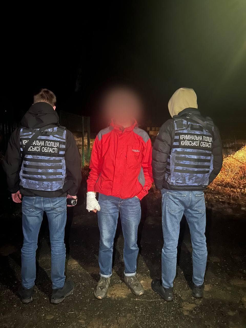 На Київщині підлітки жорстоко забили хлопця до втрати свідомості та зняли це на відео 3