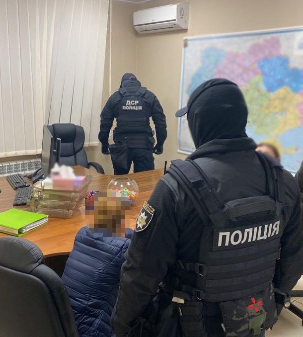 У Києві шахраї продавали квартири за підробленими документами 3