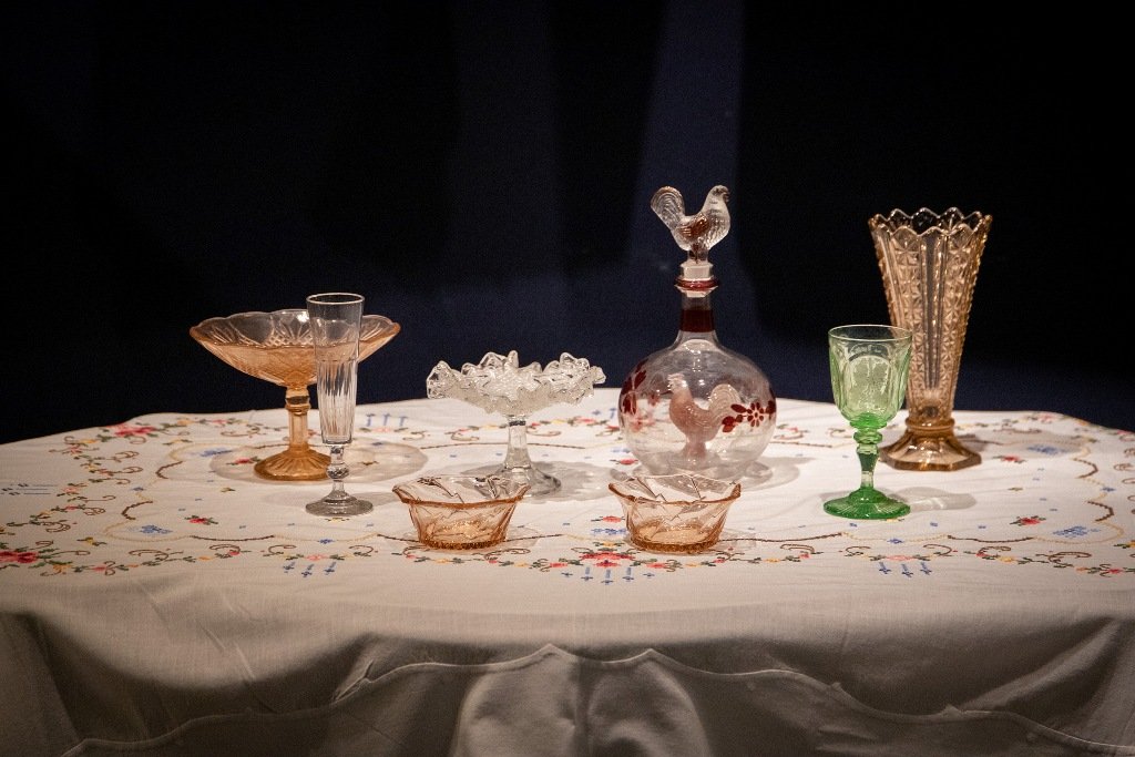 Куди піти у Києві: де побачити унікальний виставковий проєкт «Історія у склі» 1