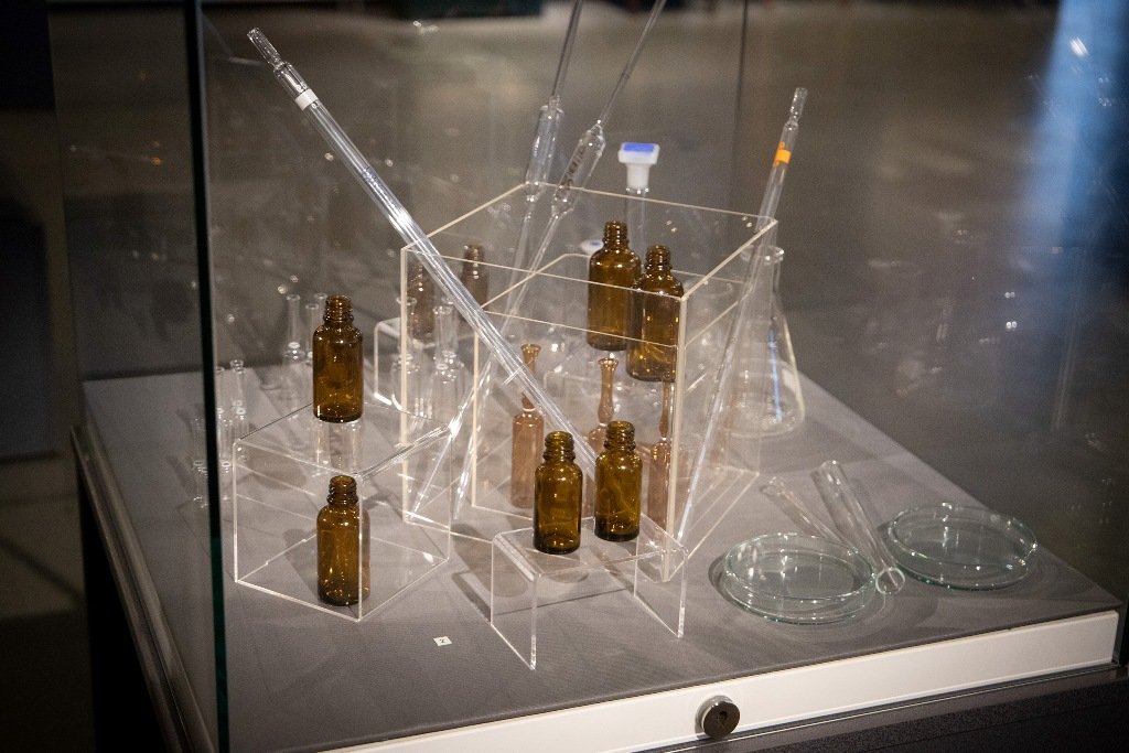 Куди піти у Києві: де побачити унікальний виставковий проєкт «Історія у склі» 2