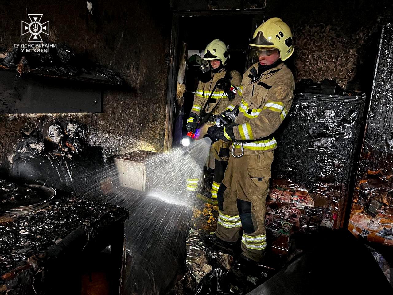 У Києві загорілась багатоповерхівка: у квартирі знайшли тіло жінки 1