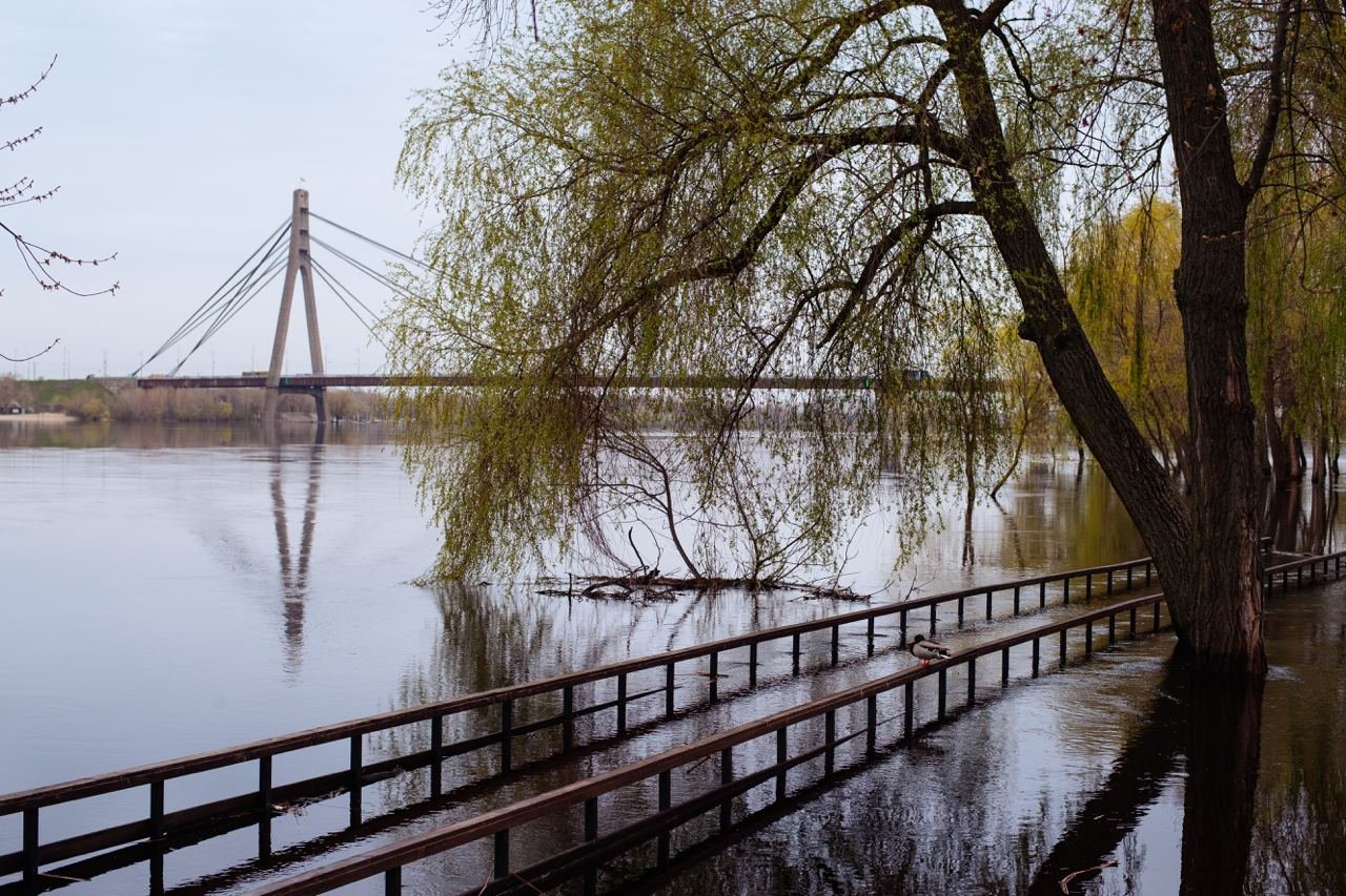 У Києві спостерігається падіння рівня води в Дніпрі: оперативний стан на 21 квітня 1