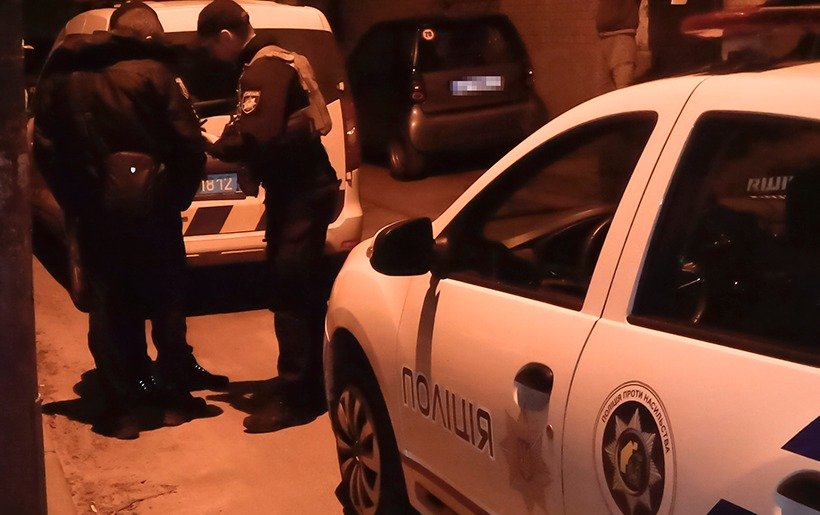 У Києві під час родинної сварки жінка викликала на допомогу знайомого, який до смерті забив її чоловіка 1