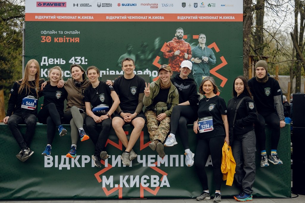 Київський півмарафон незламності: 2000 бігунів зібрали понад 400 тисяч гривень для Медичного батальйону “Госпітальєри” 2