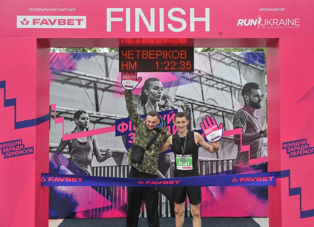 Київський півмарафон незламності: 2000 бігунів зібрали понад 400 тисяч гривень для Медичного батальйону “Госпітальєри” 12