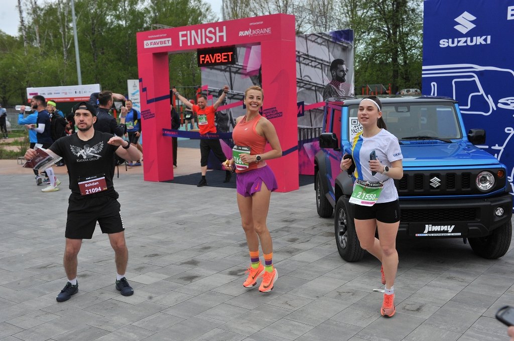 Київський півмарафон незламності: 2000 бігунів зібрали понад 400 тисяч гривень для Медичного батальйону “Госпітальєри” 13