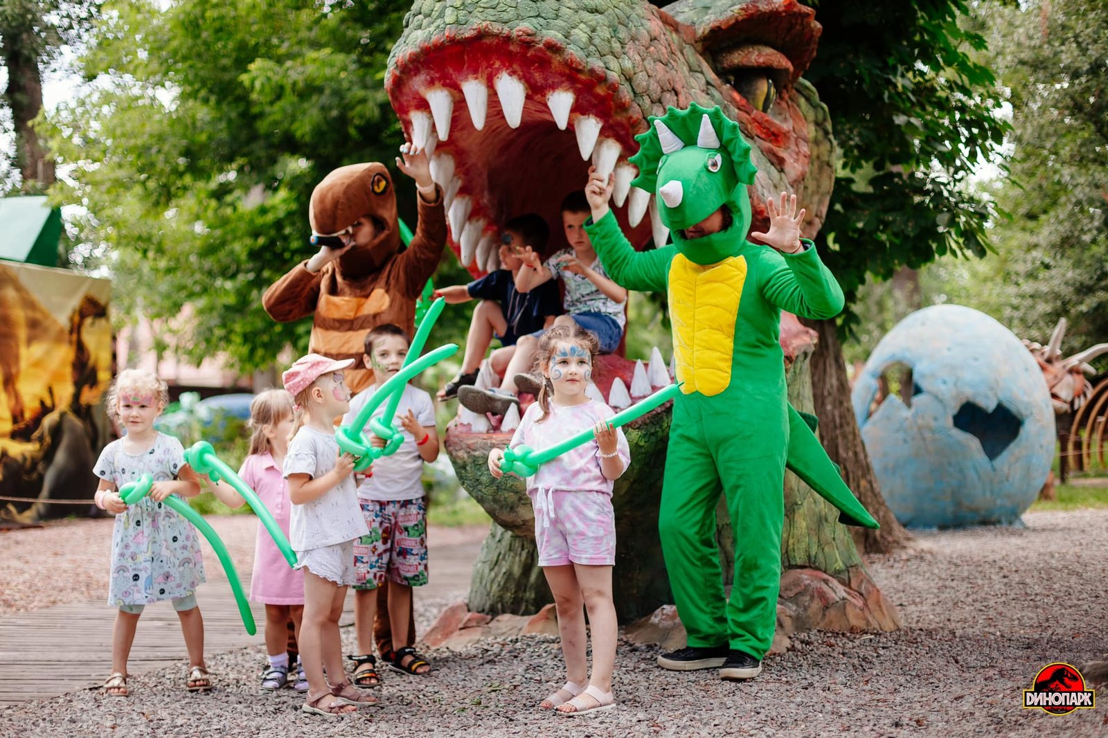 Куди піти у Києві: у Гідропарку знов відкрився парк з роботизованими динозаврами 1