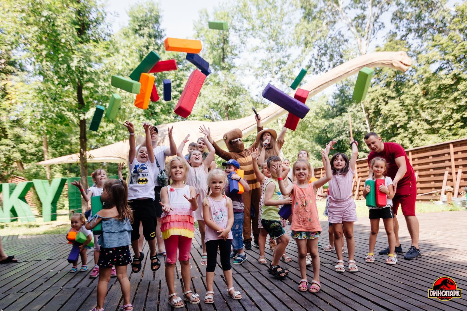 Куди піти у Києві: у Гідропарку знов відкрився парк з роботизованими динозаврами 2