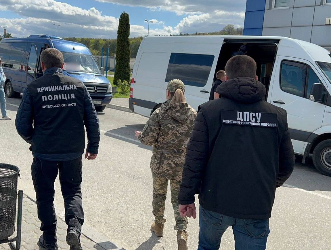На Київщині чоловік вербував та переправляв за кордон українок в сексуальне рабство 3
