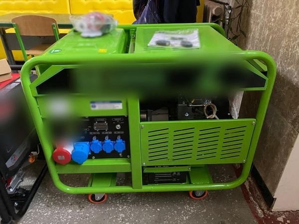 У Києві посадовиця РДА «заробила» 1,3 мільйона гривень на закупівлі генераторів в шкільні укриття 2