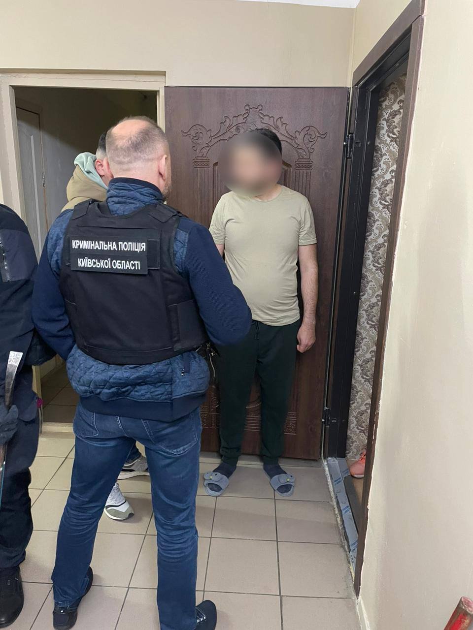 У Києві чоловік влаштував бізнес на ухилянтах: скільки коштували послуги за внесення до бази «Шлях» 1