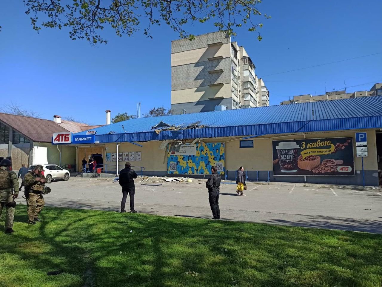 Жахлива трагедія в Херсоні: безжальний ворог вдарив по залізничній станції, домівках і «АТБ» - загинула 21 людина 1