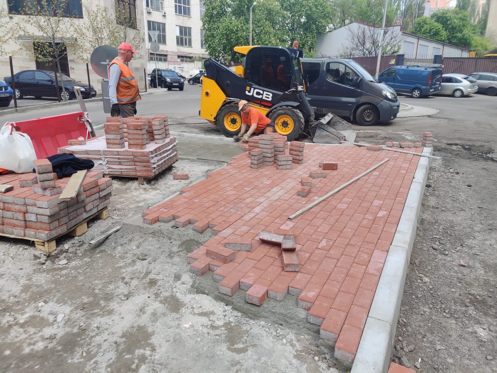 У Києві ще на двох перехрестях столиці влаштували кільцеві розв’язки 3