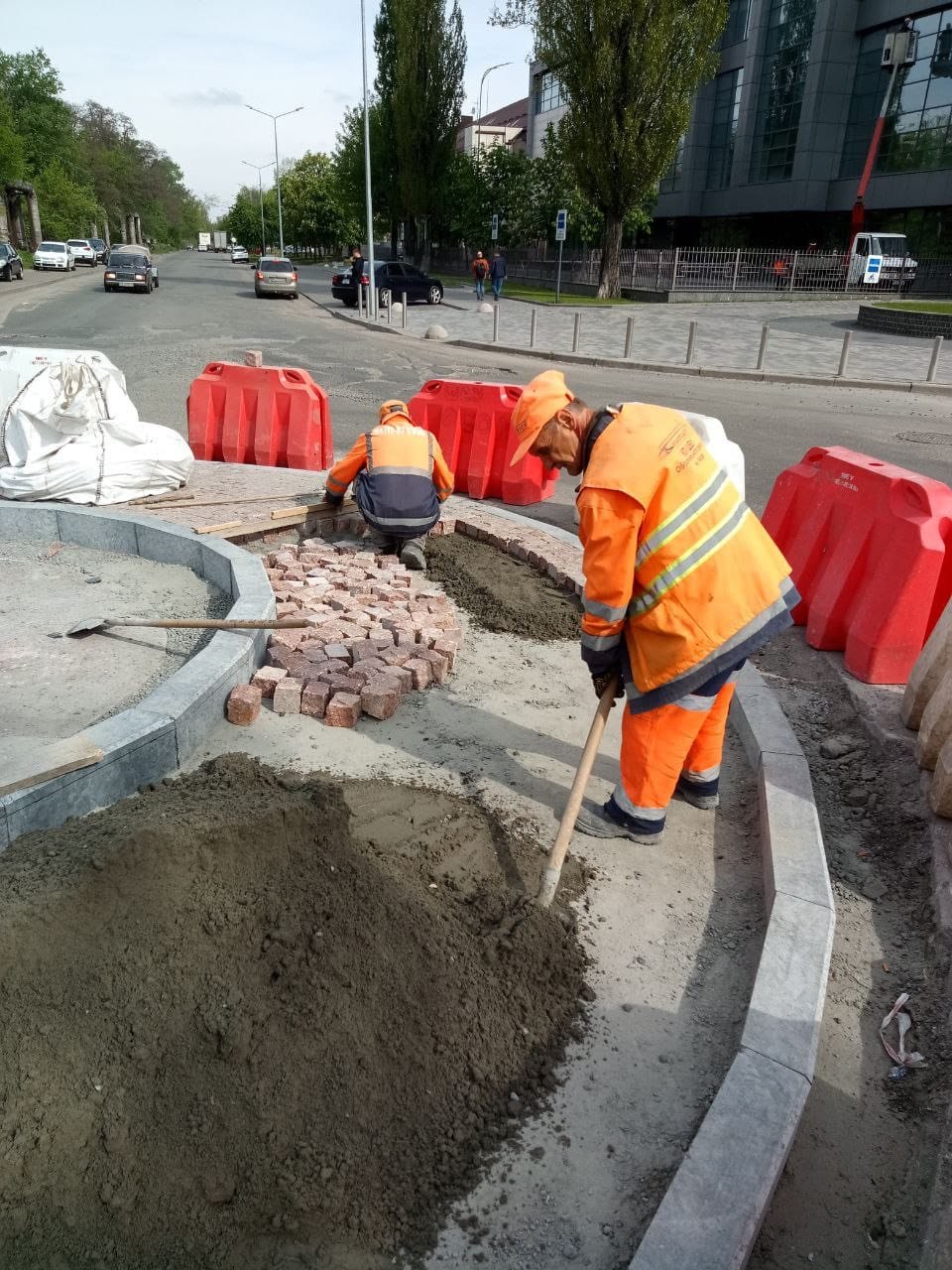 У Києві ще на двох перехрестях столиці влаштували кільцеві розв’язки 4