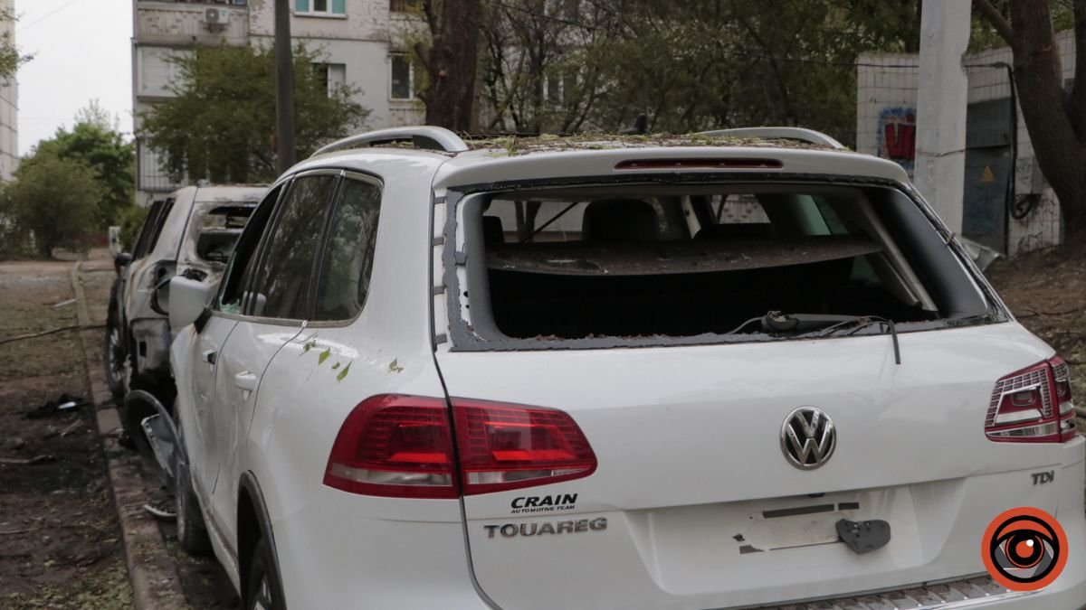 Атака дронів на Києв 8 травня: уламки збитого БПЛА влучили в будинок та автомобілі. Фото та відео з місця 7