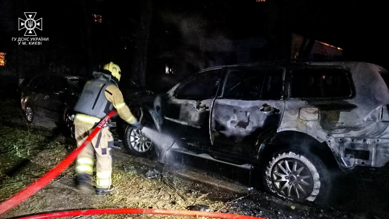 У Києві через атаку дронів стались пожежі у Соломʼянському, Святошинському та Голосіївському районах: постраждали люди 5