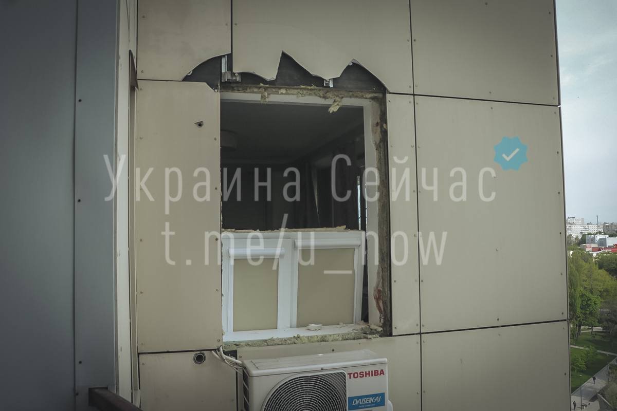 Як виглядає зсередини квартира в Святошинському районі, в яку влучив уламок дрону 8 травня 1