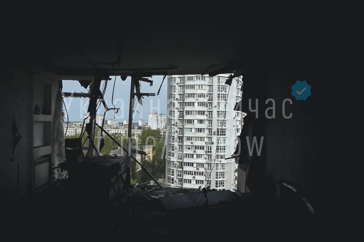 Як виглядає зсередини квартира в Святошинському районі, в яку влучив уламок дрону 8 травня 3