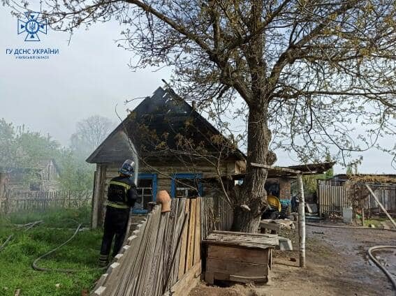 На Київщині 7-річна дівчинка загинула в палаючому будинку: вітчим обгорів, але не встиг врятувати дитину 2
