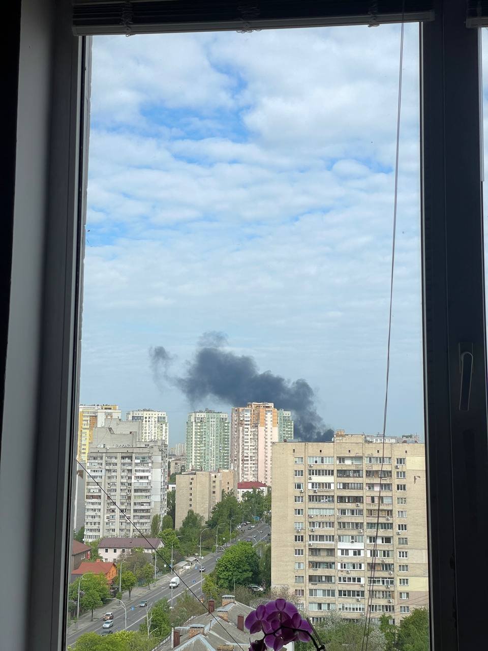 У Києві стовп чорного диму бачили з різних районів: що горіло 2