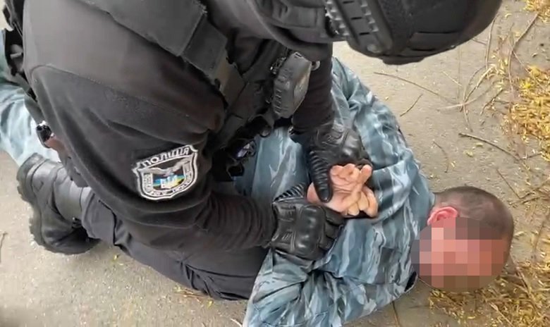 Обіцяв родичам за гроші вивезти поранених бійців з передової: у Києві затримали шахрая 3