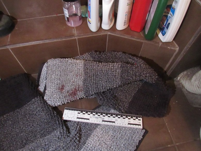 У Києві чоловік три доби тримав у квартирі, бив та катував жінку паяльником 1