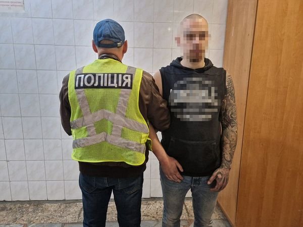 У Києві чоловік три доби тримав у квартирі, бив та катував жінку паяльником 2