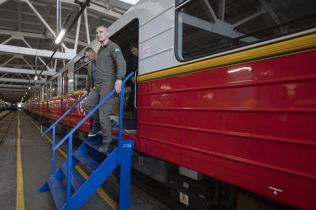 У Києві перевірили першу партію ваногів метро з Варшави: як виглядають 1