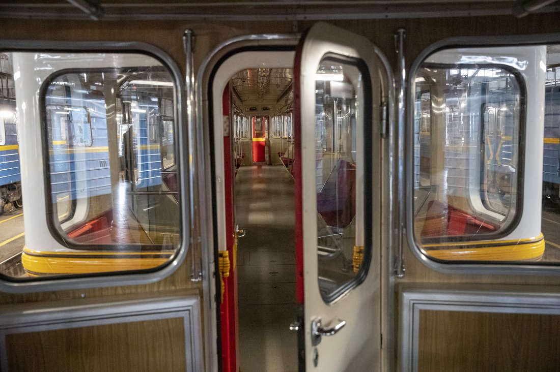 У Києві перевірили першу партію ваногів метро з Варшави: як виглядають 3