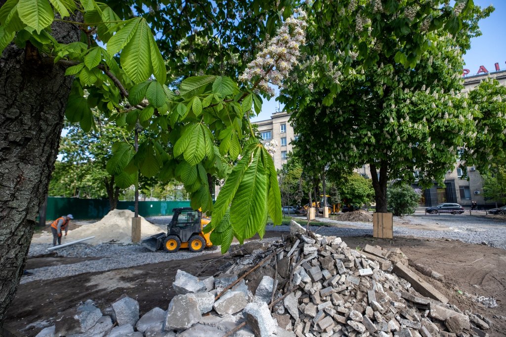 Київ - місто парків: біля метро «Шулявська» замість МАФів будують сквер 1