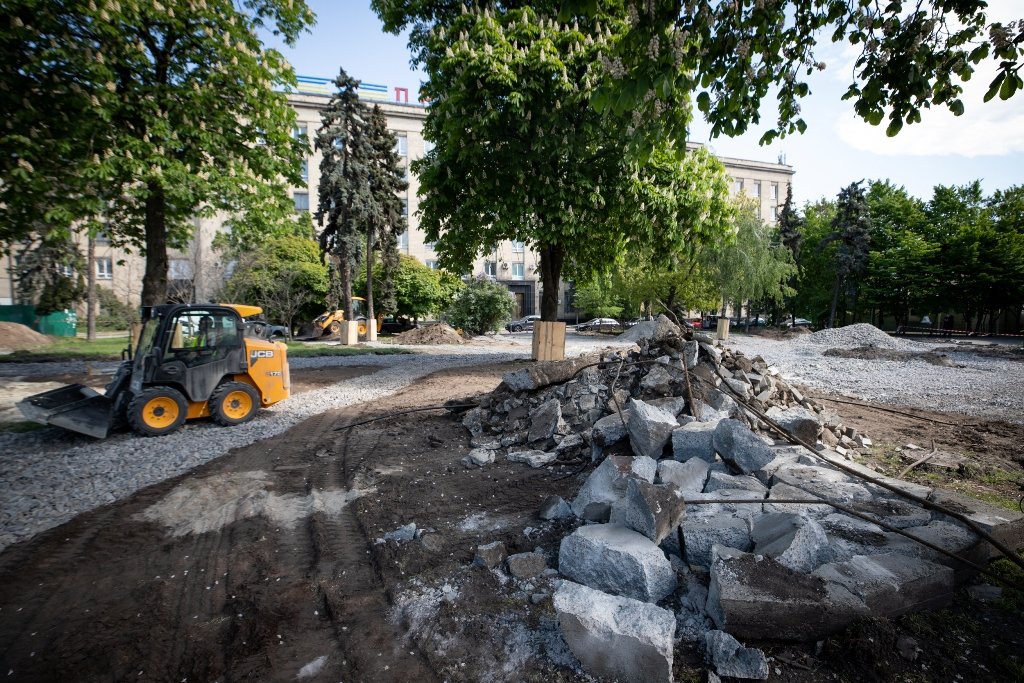 Київ - місто парків: біля метро «Шулявська» замість МАФів будують сквер 2
