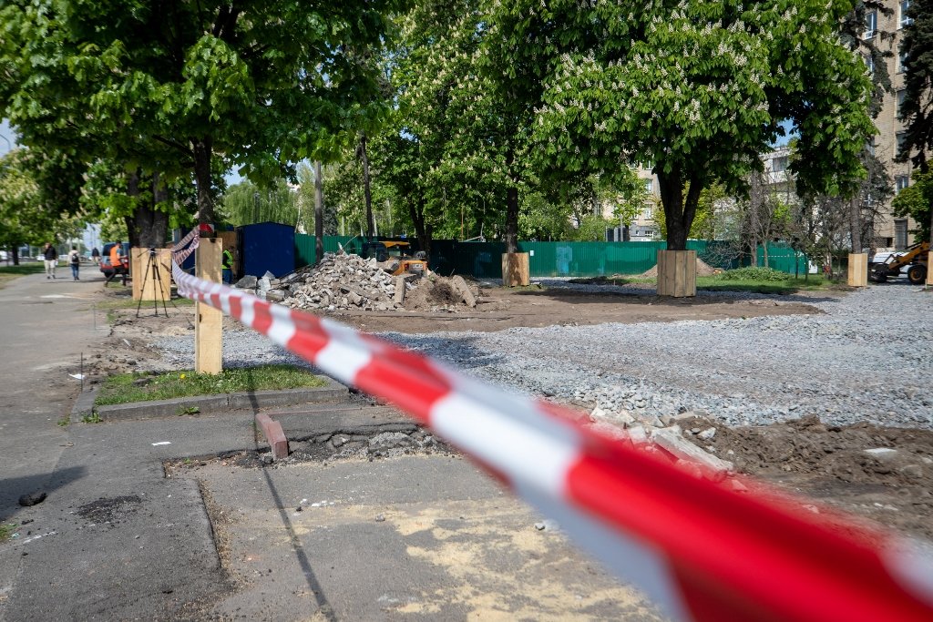 Київ - місто парків: біля метро «Шулявська» замість МАФів будують сквер 10