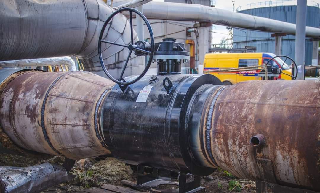 У Києві розпочали підготовку до зими: на магістральній тепломережі замінюють запірну арматуру 2