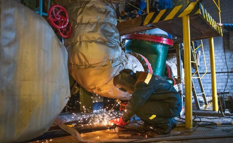 У Києві розпочали підготовку до зими: на магістральній тепломережі замінюють запірну арматуру 3