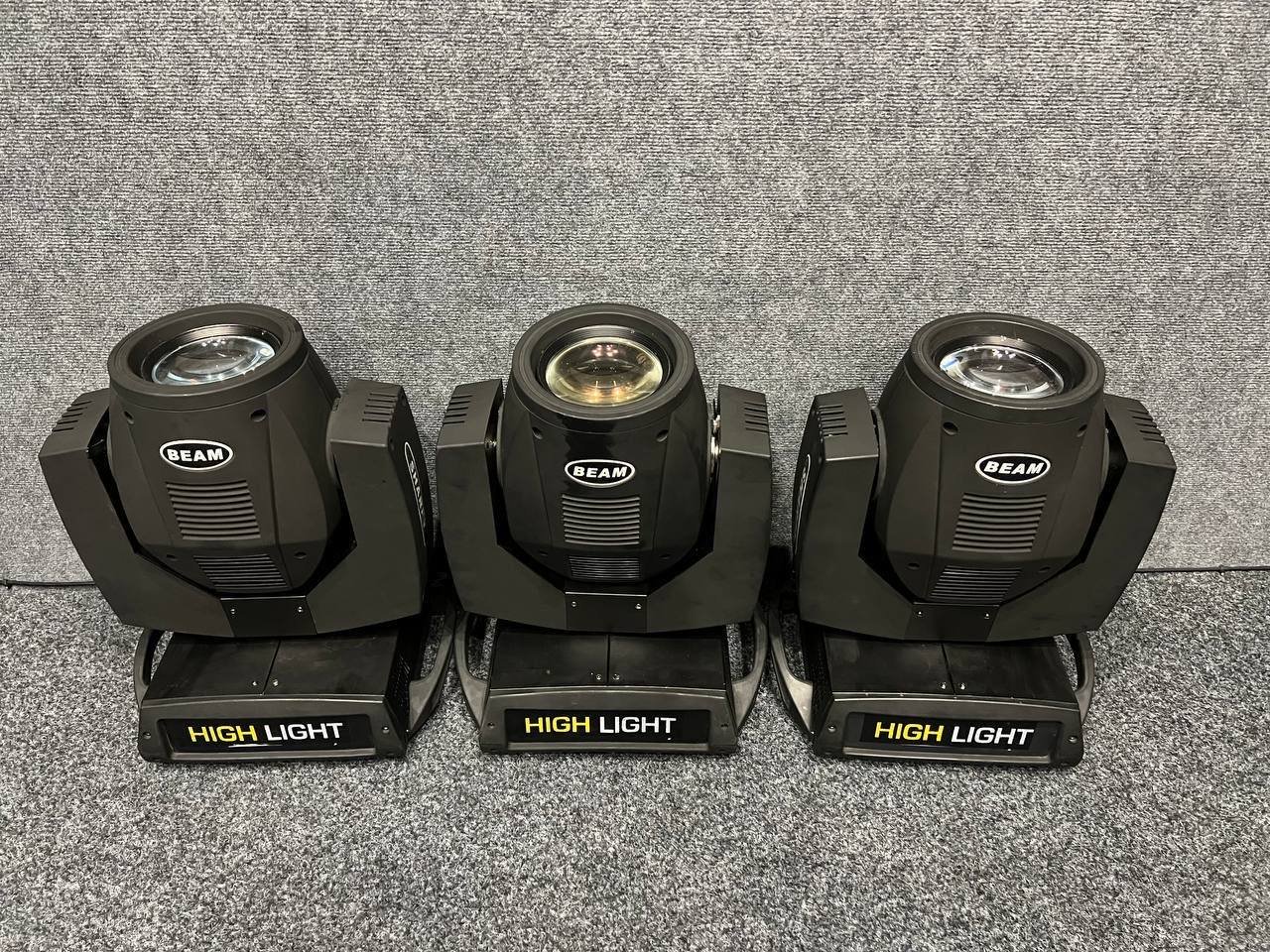 Концертні прожектори на полюванні за “шахедами”. Відео Юрій Голик 1