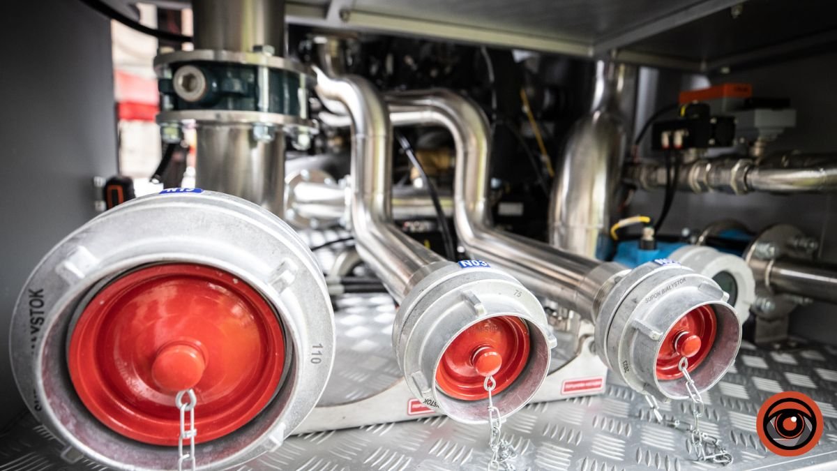 Києву від партнерів передали найсучасніше пожежне авто: машина вже заступила на чергування 1