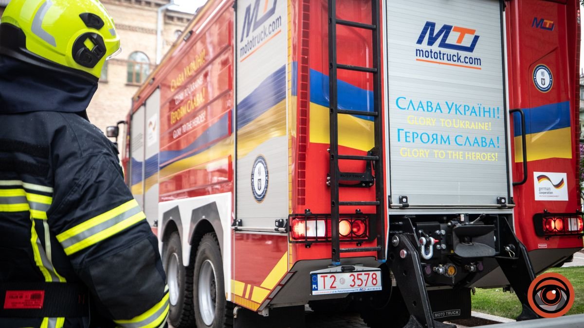 Києву від партнерів передали найсучасніше пожежне авто: машина вже заступила на чергування 4