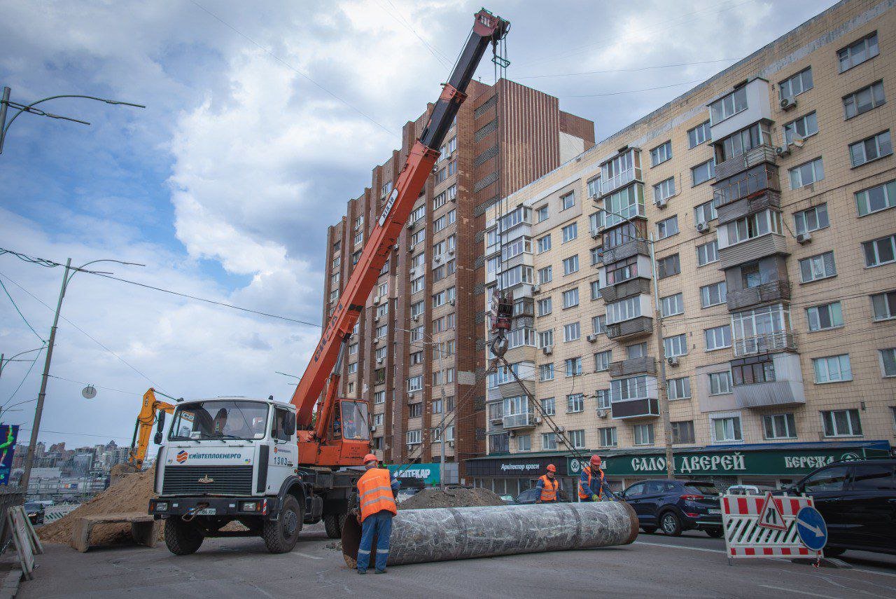 У Києві замінили аварійні магістральні тепломережі у двох районах: де дізнатись про подачу гарячої води 1