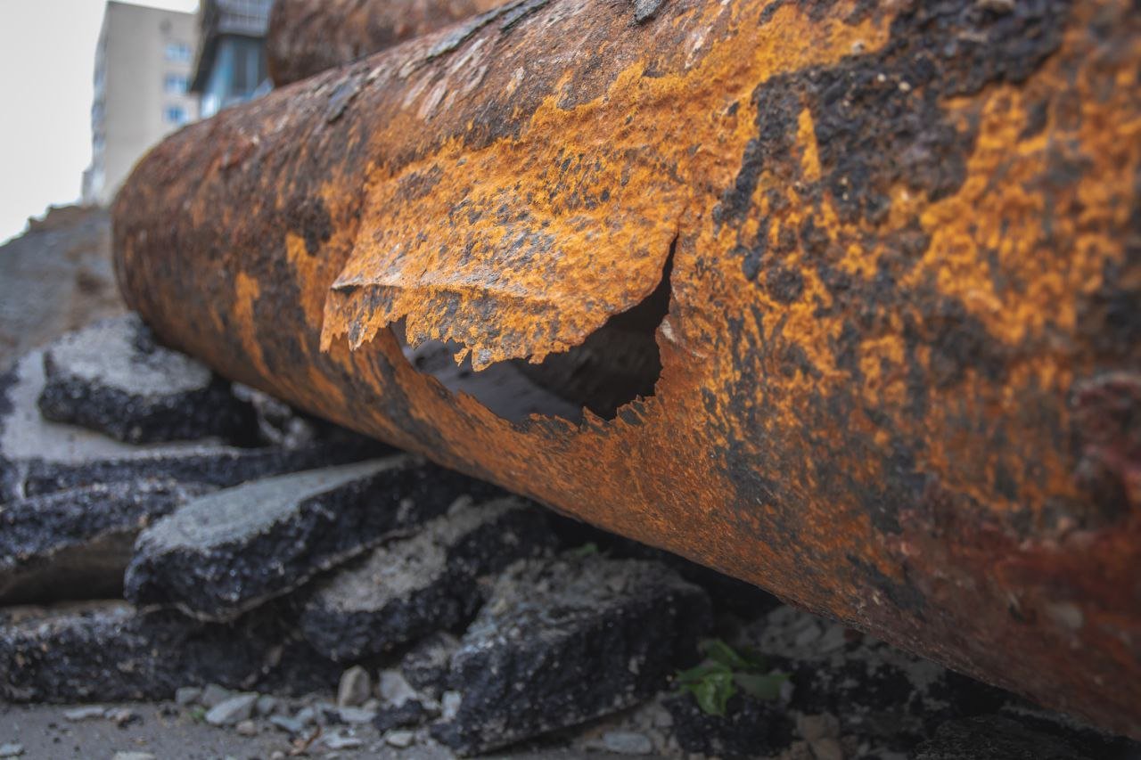 У Києві замінили аварійні магістральні тепломережі у двох районах: де дізнатись про подачу гарячої води 4