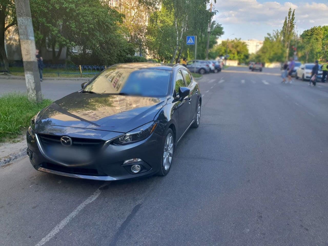 На Київщині водійка "Mazda" збила двох дітей на пішохідному переході 3
