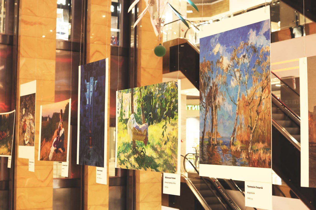 День Києва 2023: у ТРЦ Gulliver виставили картини з пейзажами столиці 2