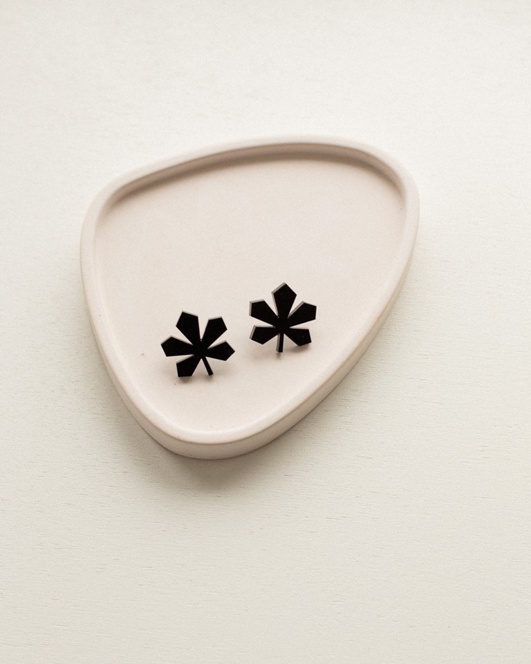 Каштани та Батьківщина-Мати: добірка українських брендів, що створюють речі з київською символікою 10